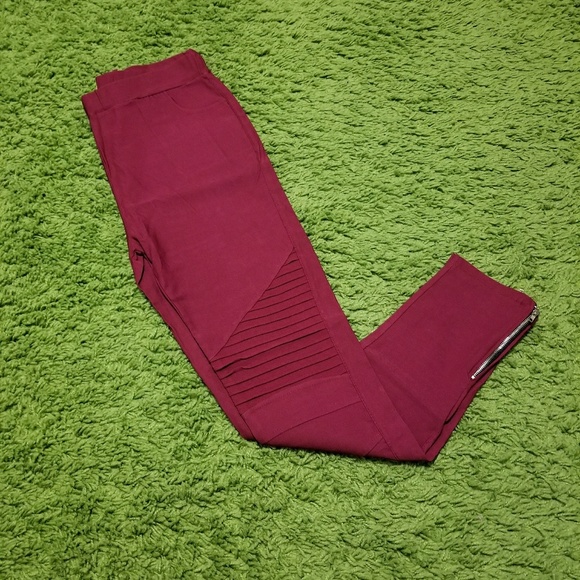 ~SOLD~🔥 NWT Wine Moto Jeggings 🔥 - Picture 3 of 5